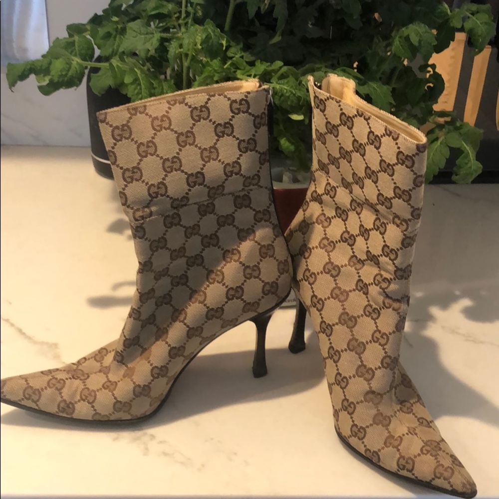 Classic Gg Logo Monogram Canvas 8.5b Boots/Booties